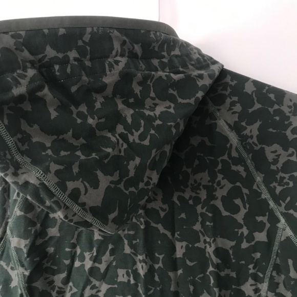 💓NWOT Army Camo Marathon Zipper Front Hooded Jacket - Picture 10 of 14